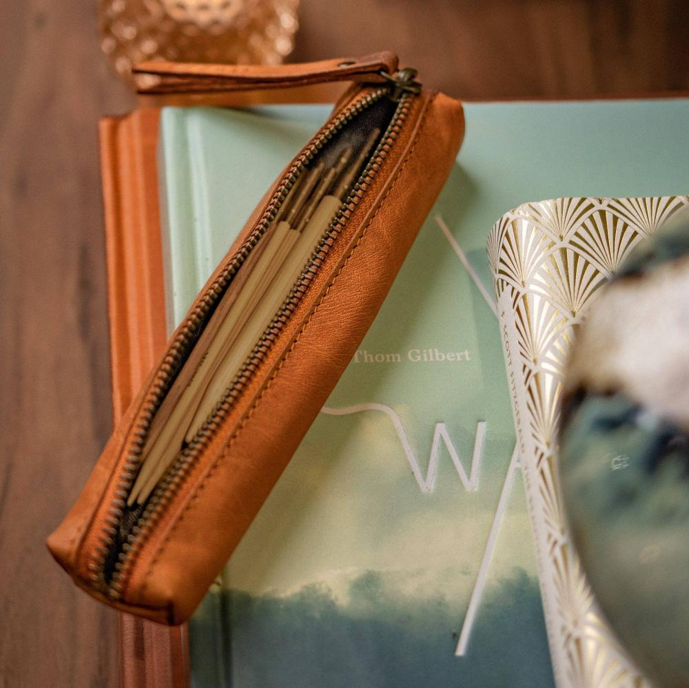 muud Hee - Handmade Leather Needle Case