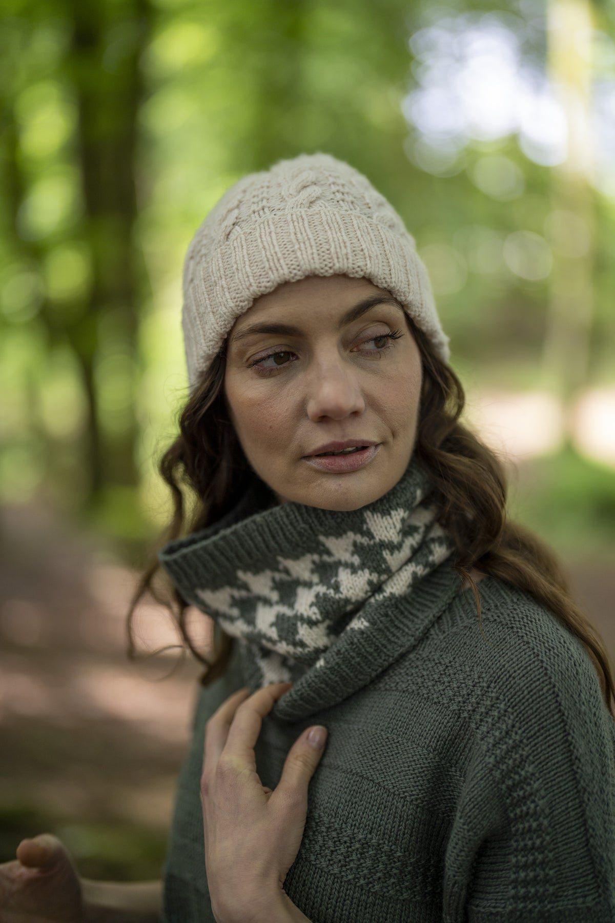 Eglinton Houndstooth Cowl - Intermediate Knitting Pattern