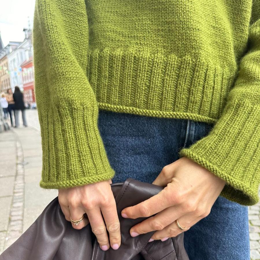 PetiteKnit Amy Sweater Knitting Kit in Peer Gynt