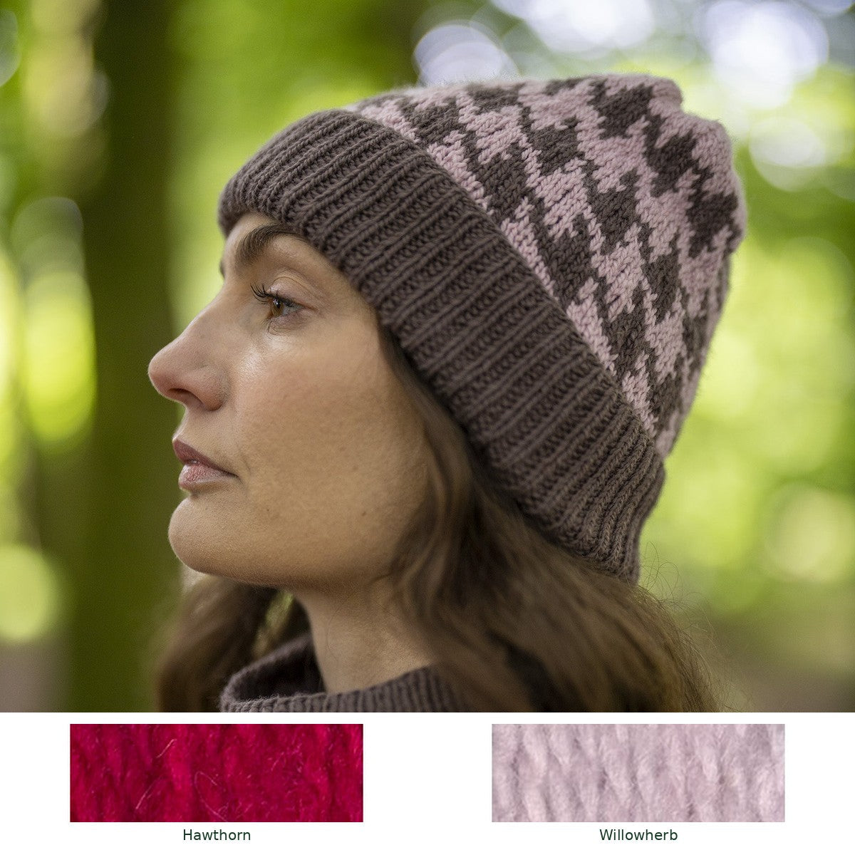 Eglinton Houndstooth Beanie knitting kit in Hawthorn and Willowherb, with both yarn shades shown