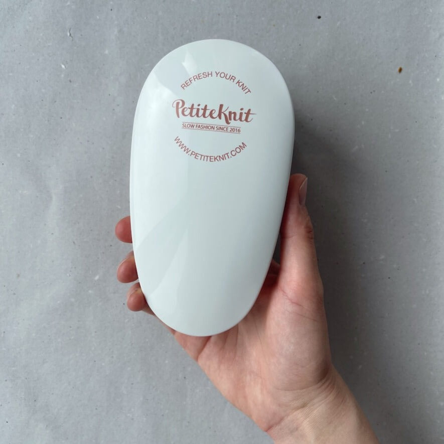 PetiteKnit Lint Remover - "REFRESH YOUR KNIT WITH PETITEKNIT"
