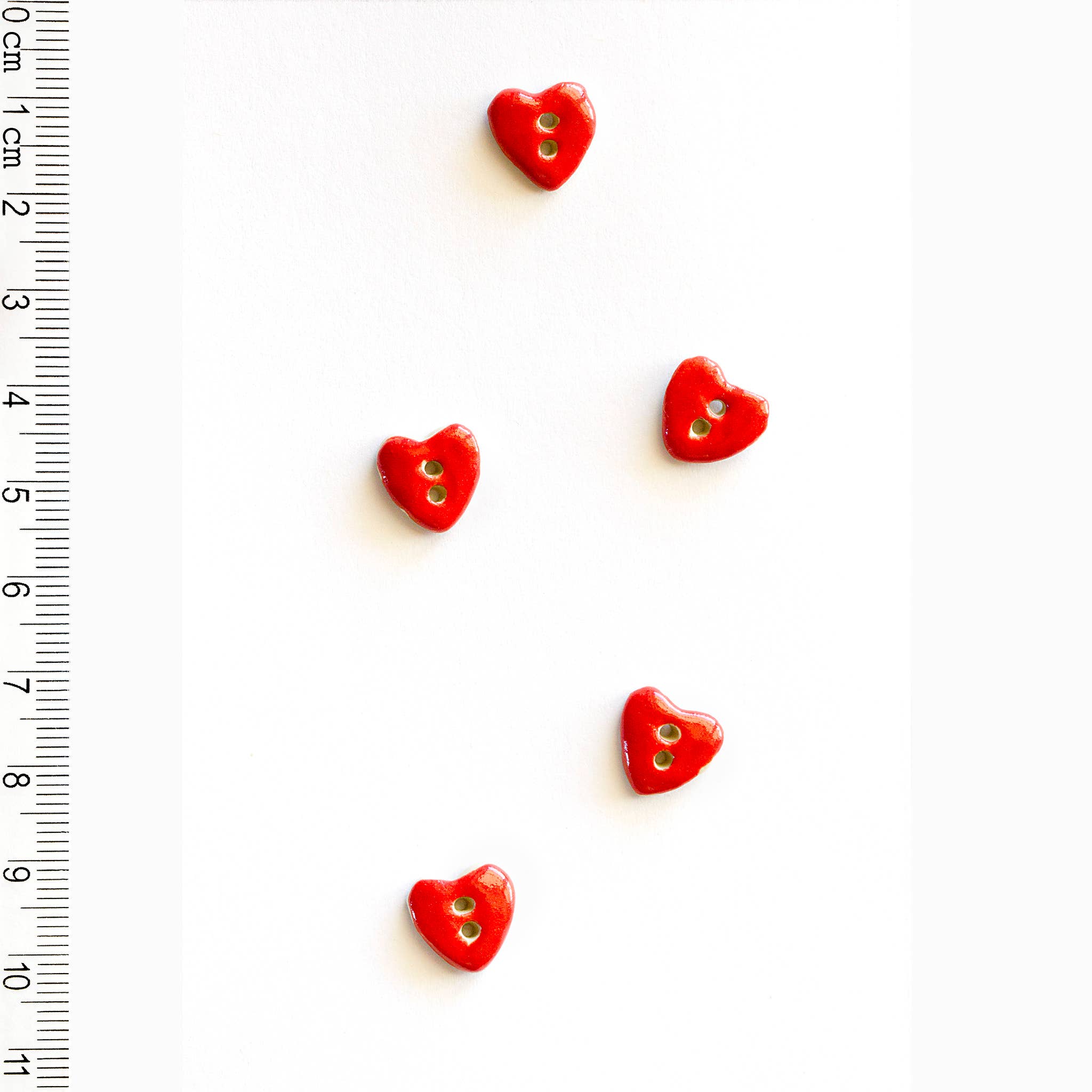 Boutons incomparables - 5 petits boutons cœur rouges