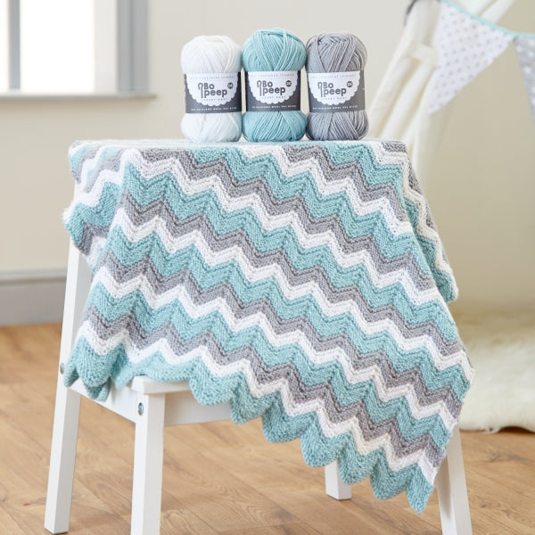 Bo Peep DK – Strickset für Babydecke im Zickzack-Muster