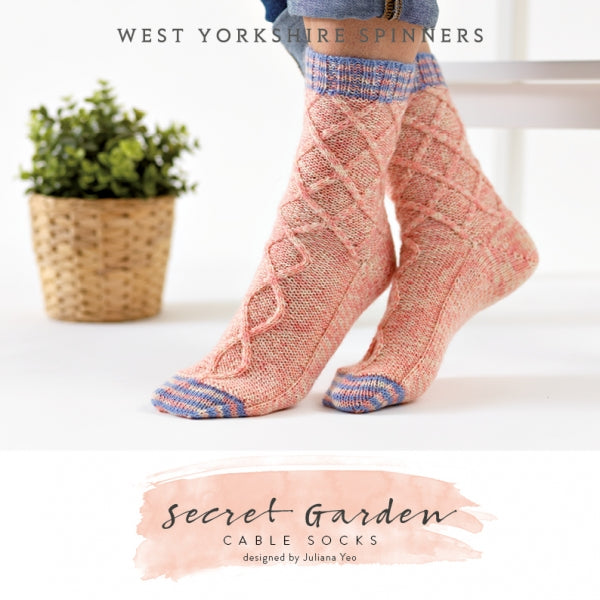 Patron de chaussettes torsadées WYS Secret Garden (téléchargement PDF)