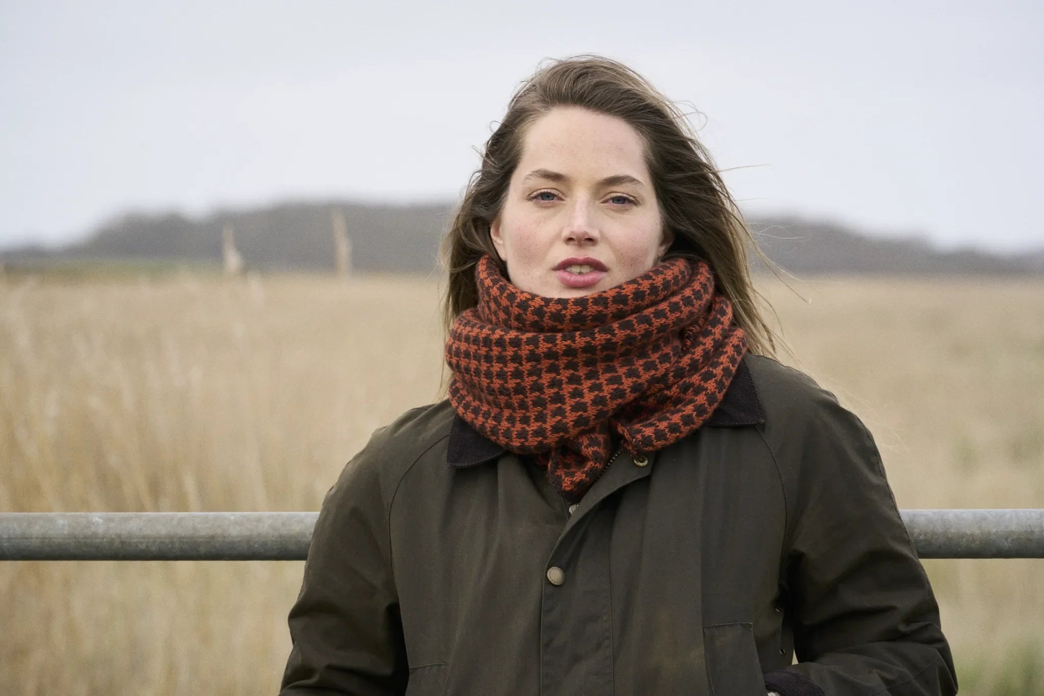 The Bramble & Fleece Ilkley Scarf, houndstooth colourwork in two shades of Wooltrace DK