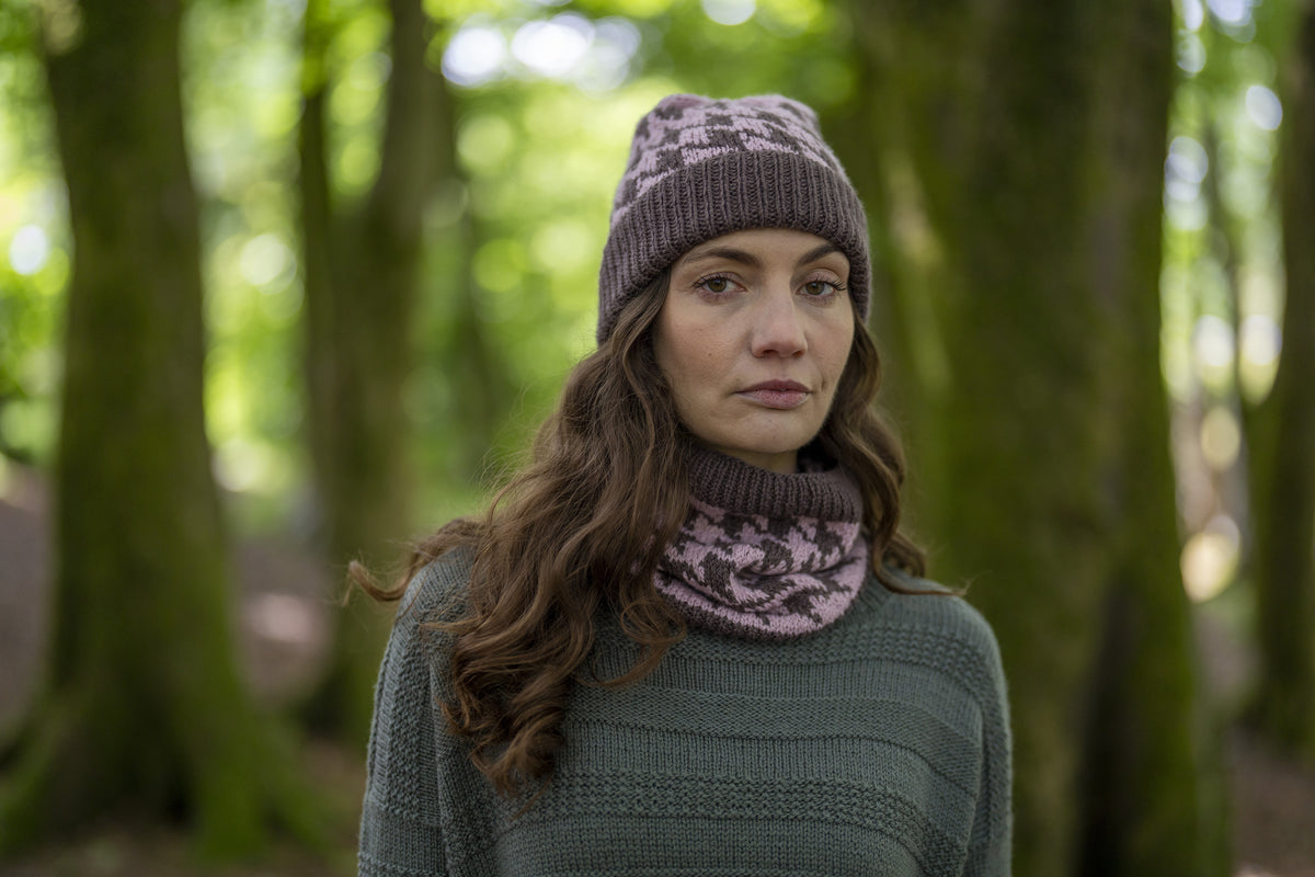 Eglinton Houndstooth Cowl - Intermediate Knitting Pattern