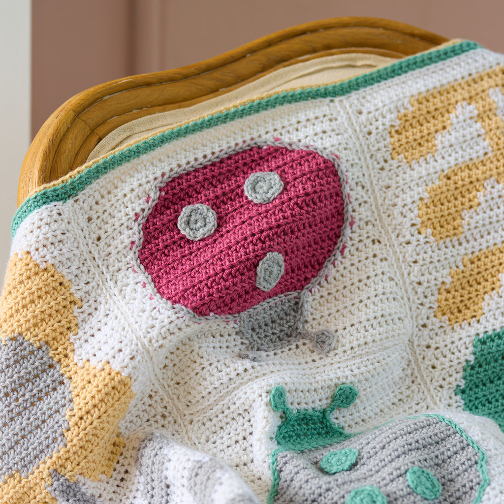Kaybug Patten Ladybug Baby Blanket Crochet Pattern – WYS Bo Peep DK by Birch & Bliss