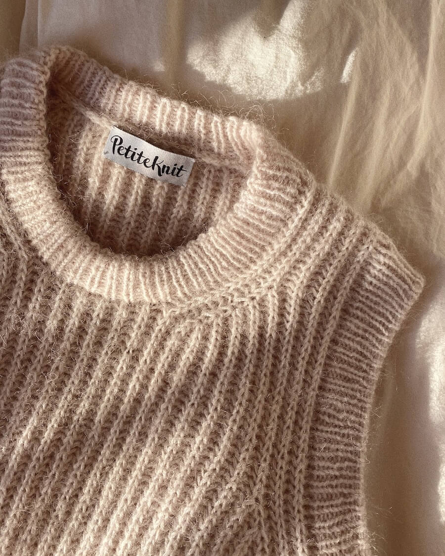 Pull sans manches PetiteKnit de septembre – Modèle de tricot